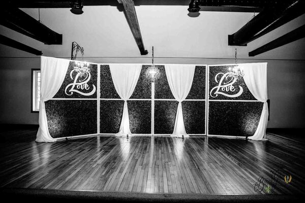 Classic-Elegant Decor Wedding at the Bonnie Glen Pavilion — photo 33 of 37