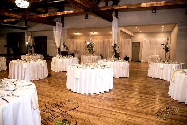 Classic-Elegant Decor Wedding at the Bonnie Glen Pavilion — photo 13 of 37