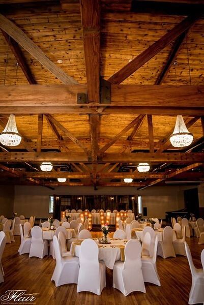 Classic Hall Decor at the Bonnie Glen Pavilion — photo 1 of 3