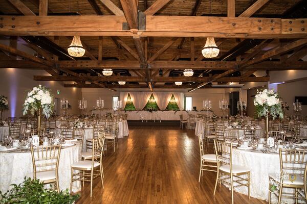 Elegant Decor Wedding at the Bonnie Glen Pavilion — photo 2 of 30