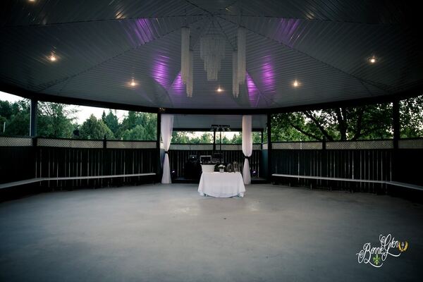 Outdoor Decor Wedding at the Bonnie Glen Pavilion — photo 18 of 40