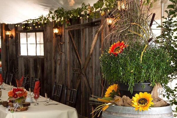 Rustic Decor Wedding at the Bonnie Glen Pavilion — photo 7 of 13