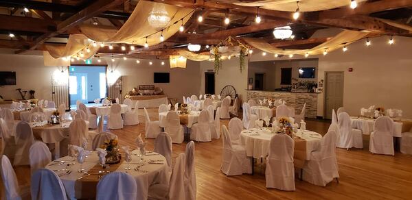 Semi-Rustic Decor Wedding at the Bonnie Glen Pavilion — photo 1 of 6