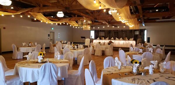 Semi-Rustic Decor Wedding at the Bonnie Glen Pavilion — photo 5 of 6